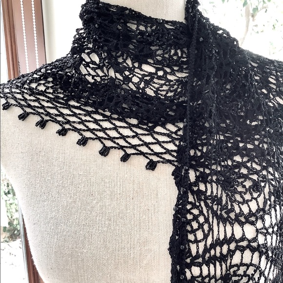 Beautiful beaded Hip/Shoulder wrap - Picture 6 of 14